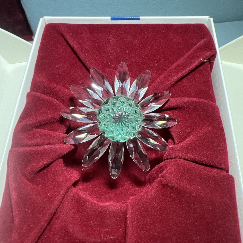 Swarovski Crystal SCS Renewal ~ Green Marguerite ~ Mint In Box‎